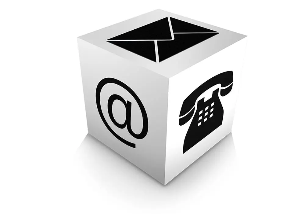 Würfel mit Icons für Mail, Telefon und Adresse als Symbol für Kontaktmöglichkeiten